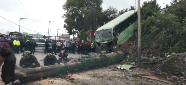 Se registra accidente en la autopista México-Cuernavaca; hay 23 personas lesionadas