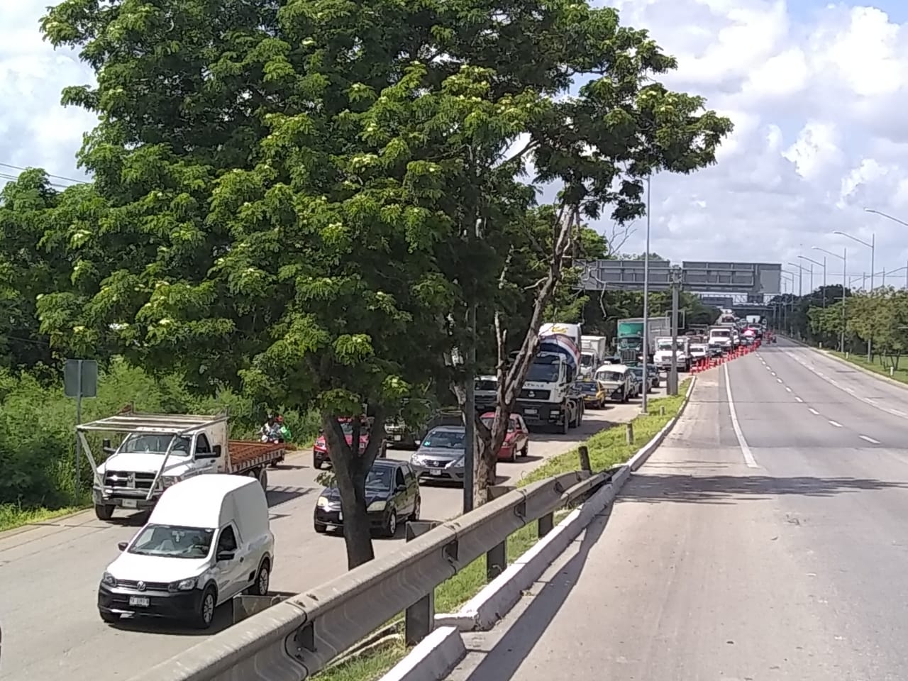 Trabajos de mantenimiento en el puente de la 42 Sur del Periférico de Mérida causa caos vial: EN VIVO