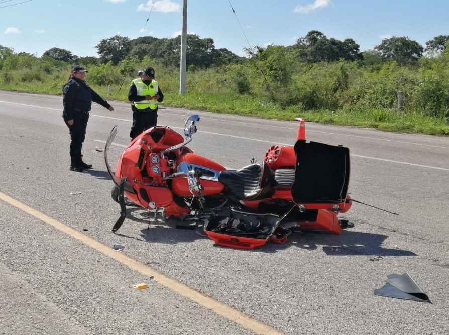 Motociclista derrapa y termina herido en la carretera federal Mérida-Tizimín