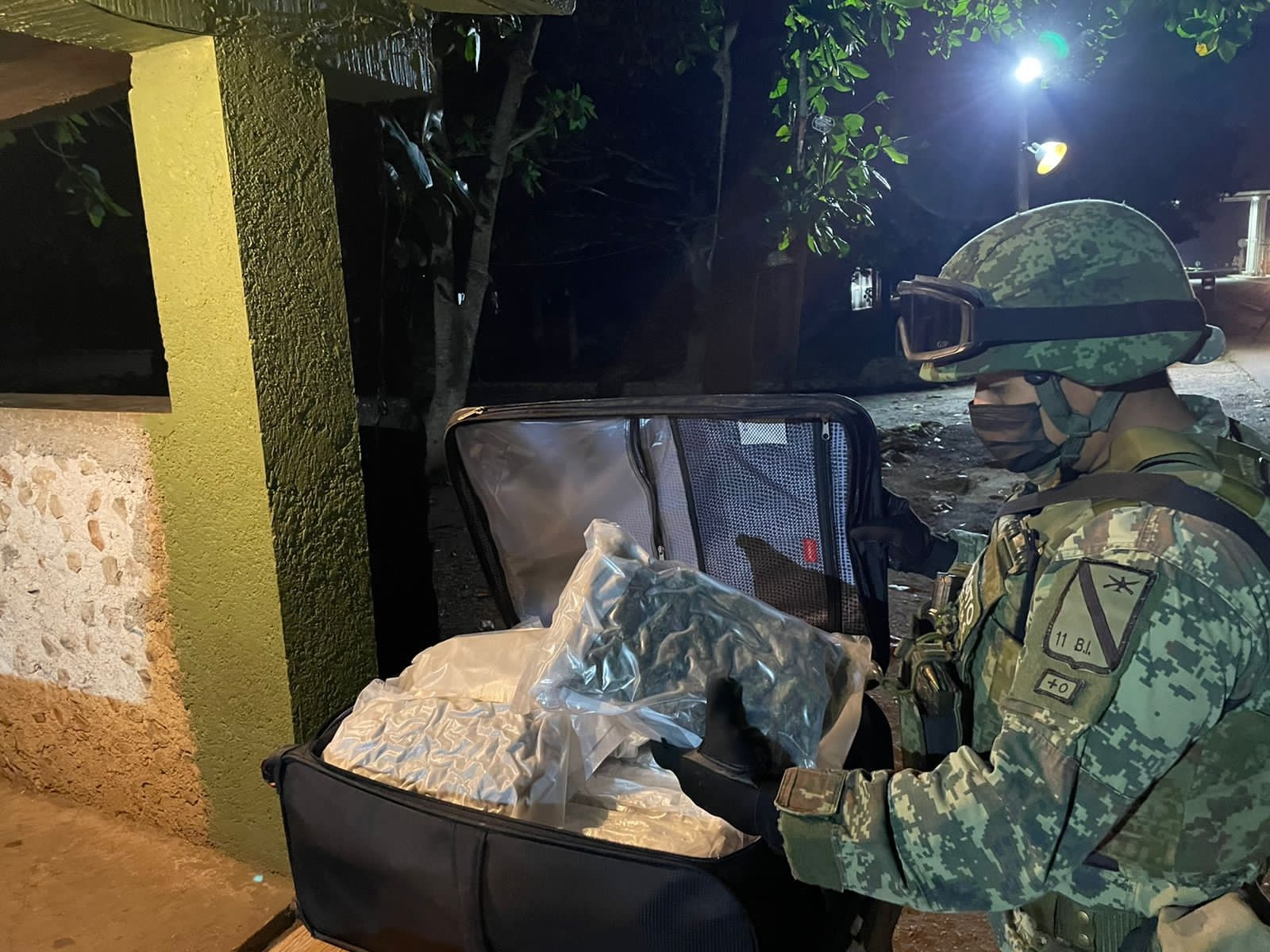 Ejército decomisa 32 paquetes de marihuana en un autobús en la carretera Mérida-Campeche
