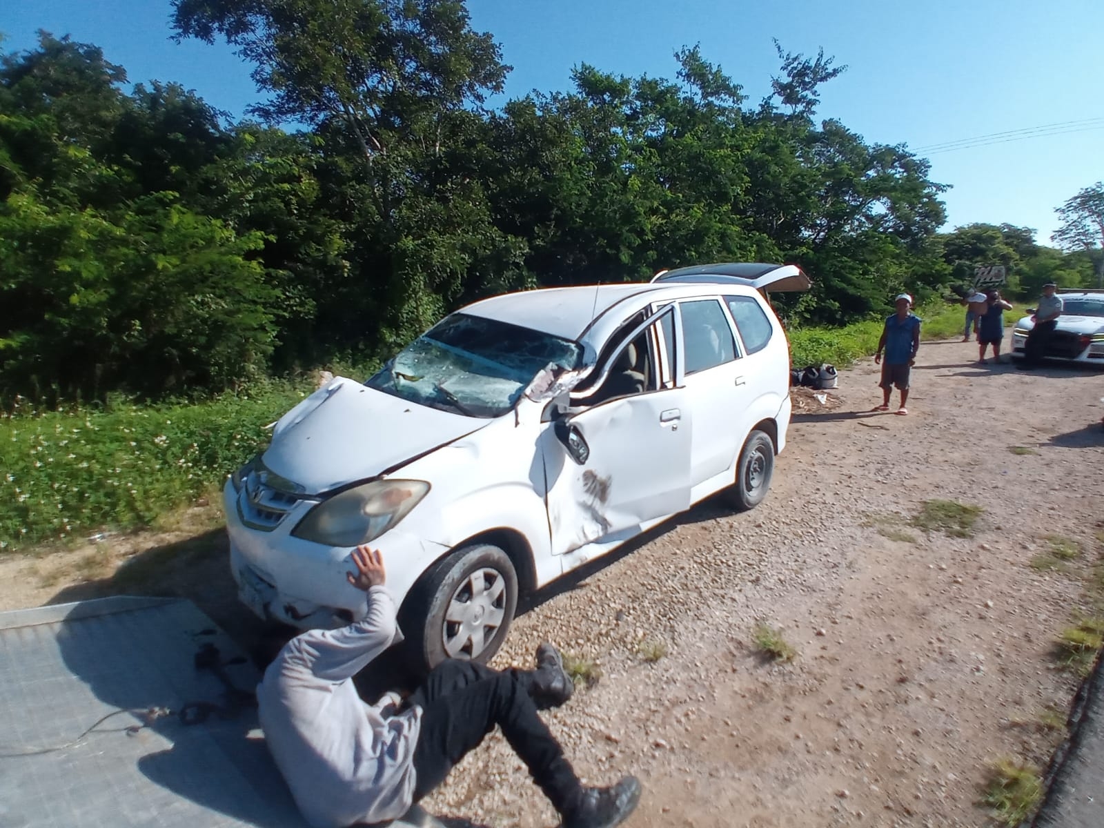 Conductor choca contra un tráiler en la carretera Motul-Mérida