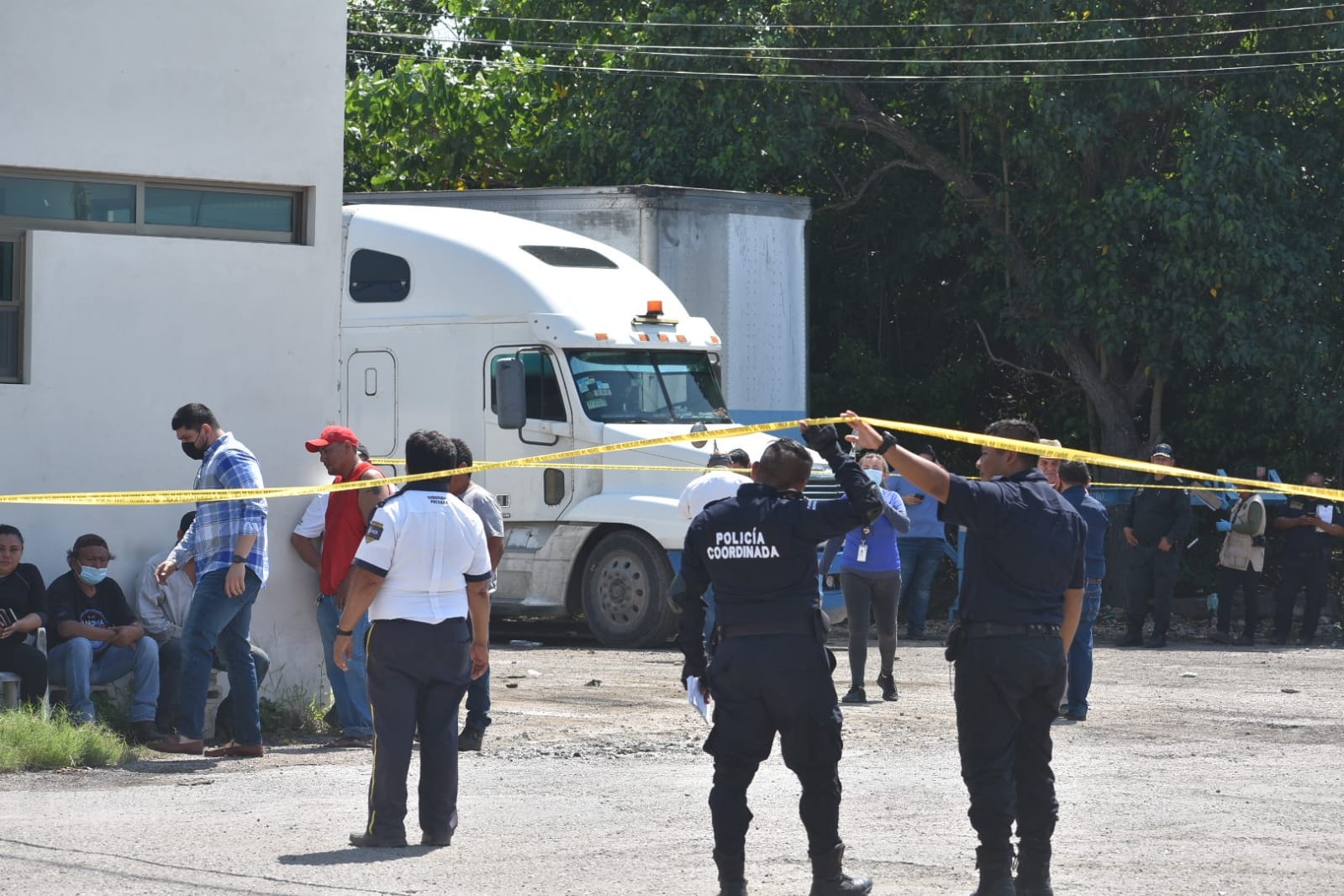 Hallan un cadáver dentro de un tráiler estacionado en Progreso, Yucatán