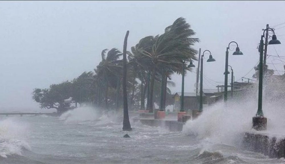 Ian se degrada a Tormenta Tropical en Florida; deja apagones e inundaciones