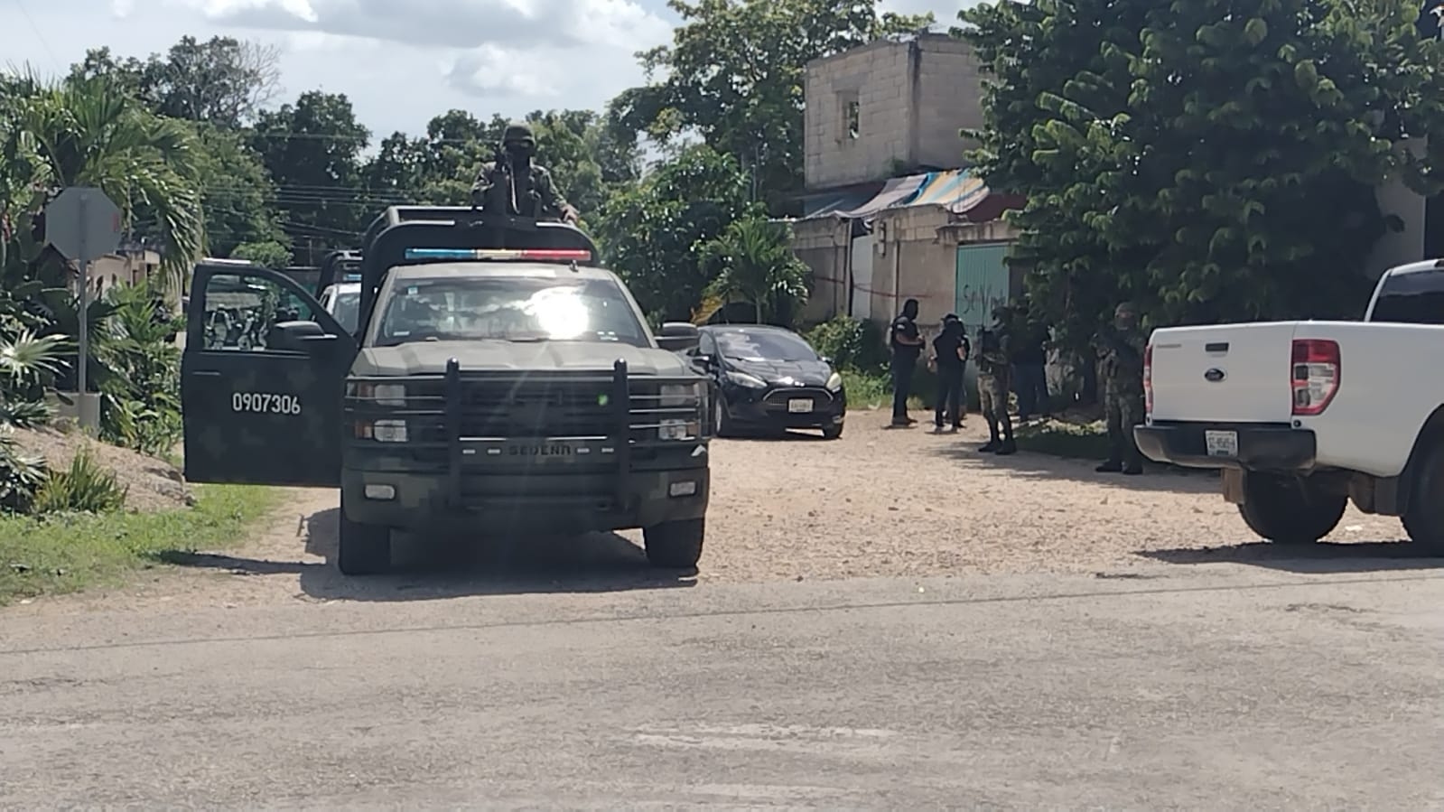 Los militares vigilaron la zona de la colonia Francisco May en Carrillo Puerto mientras la Policía de Investigación realizaba el cateo