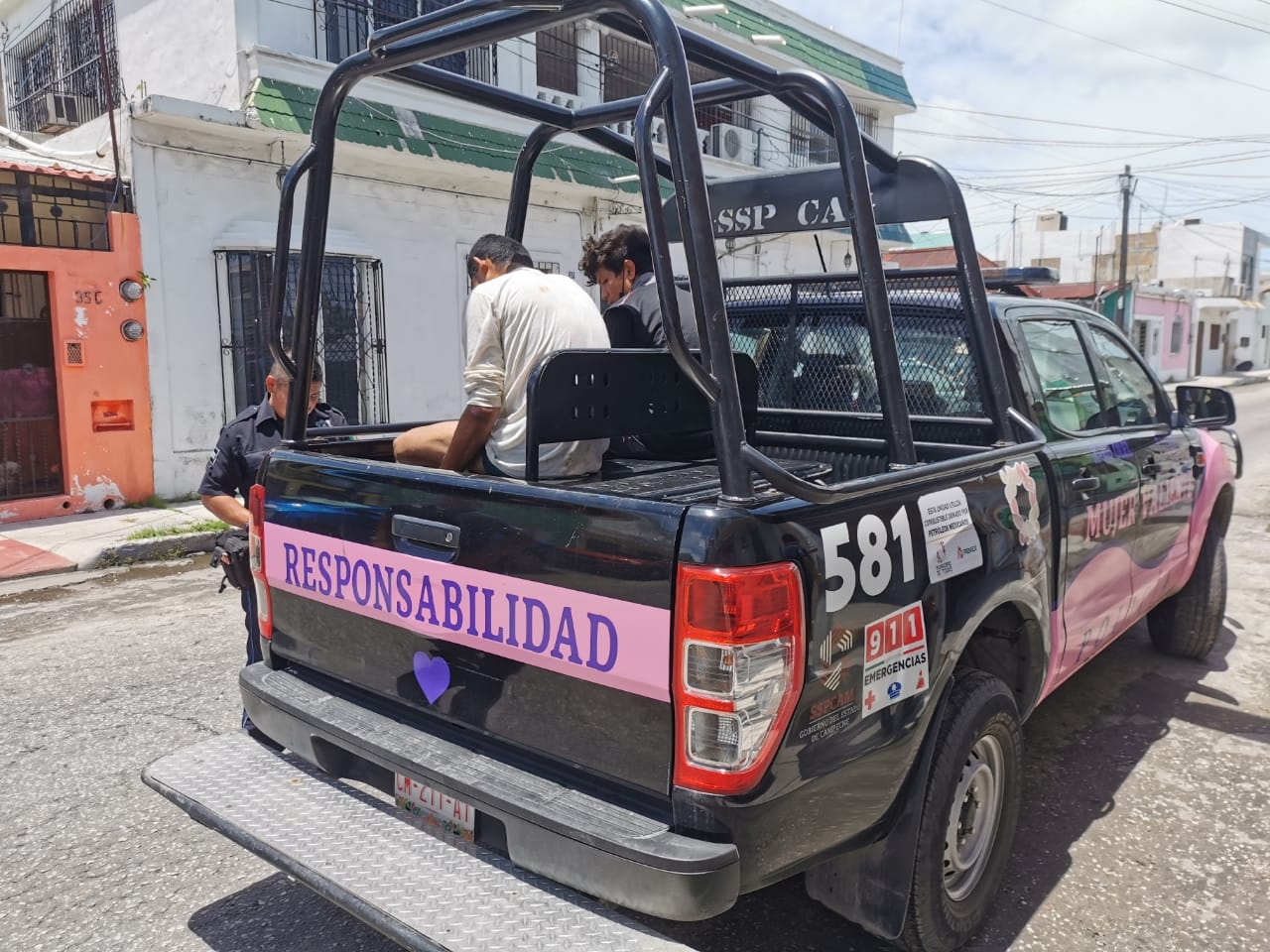 Detienen a dos hombres por hostigar a dueño de un negocio en Ciudad del Carmen