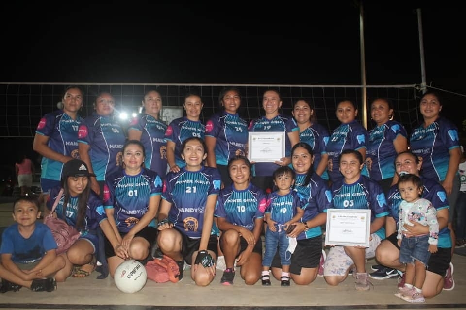 Las Powers Girls se coronan campeonas del primer Torneo de Voleibol en Dzan, Yucatán