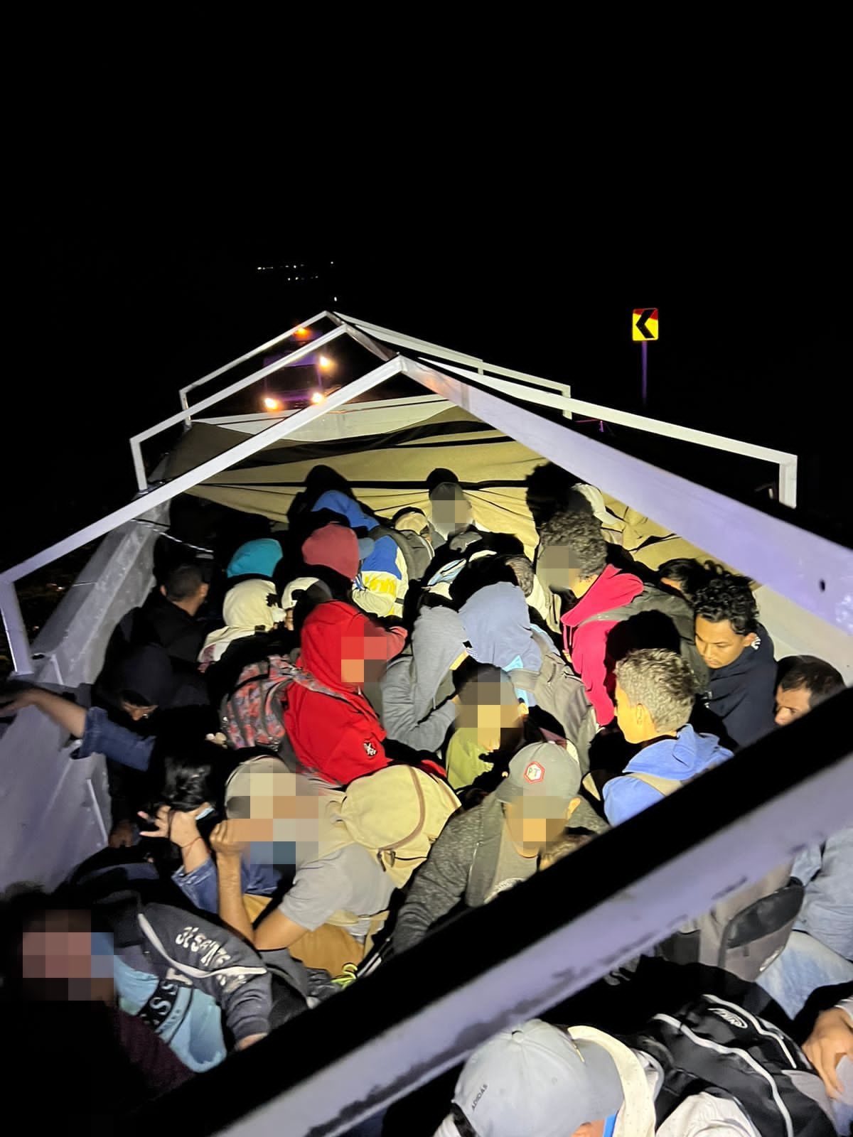 El Instituto Nacional de Migración aseguró a 266 migrantes extranjeros hacinados en Nuevo León