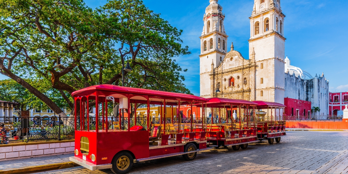 ¿Cómo recorrer la ciudad de Campeche en tranvía?