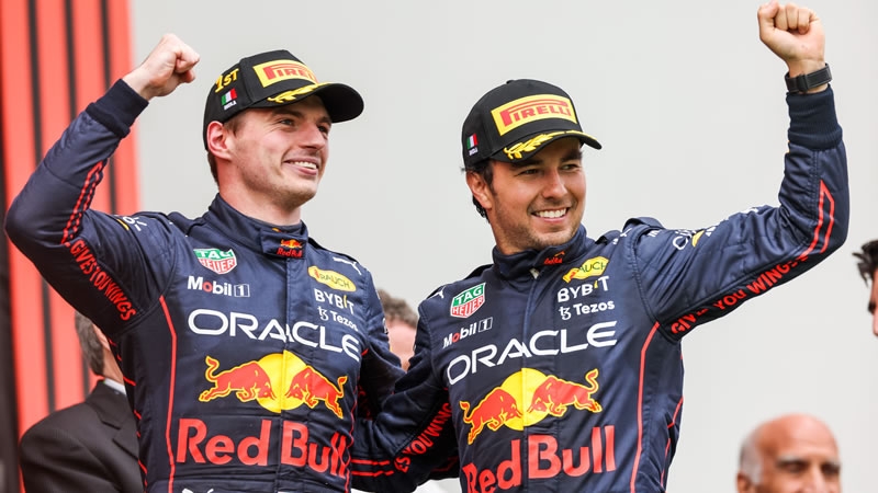Checo Pérez y Max Verstappen, penalizados en la parrilla de salida del GP de Italia
