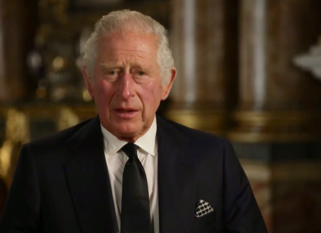 Rey Carlos III da su primer discurso; promete servir toda su vida a los británicos