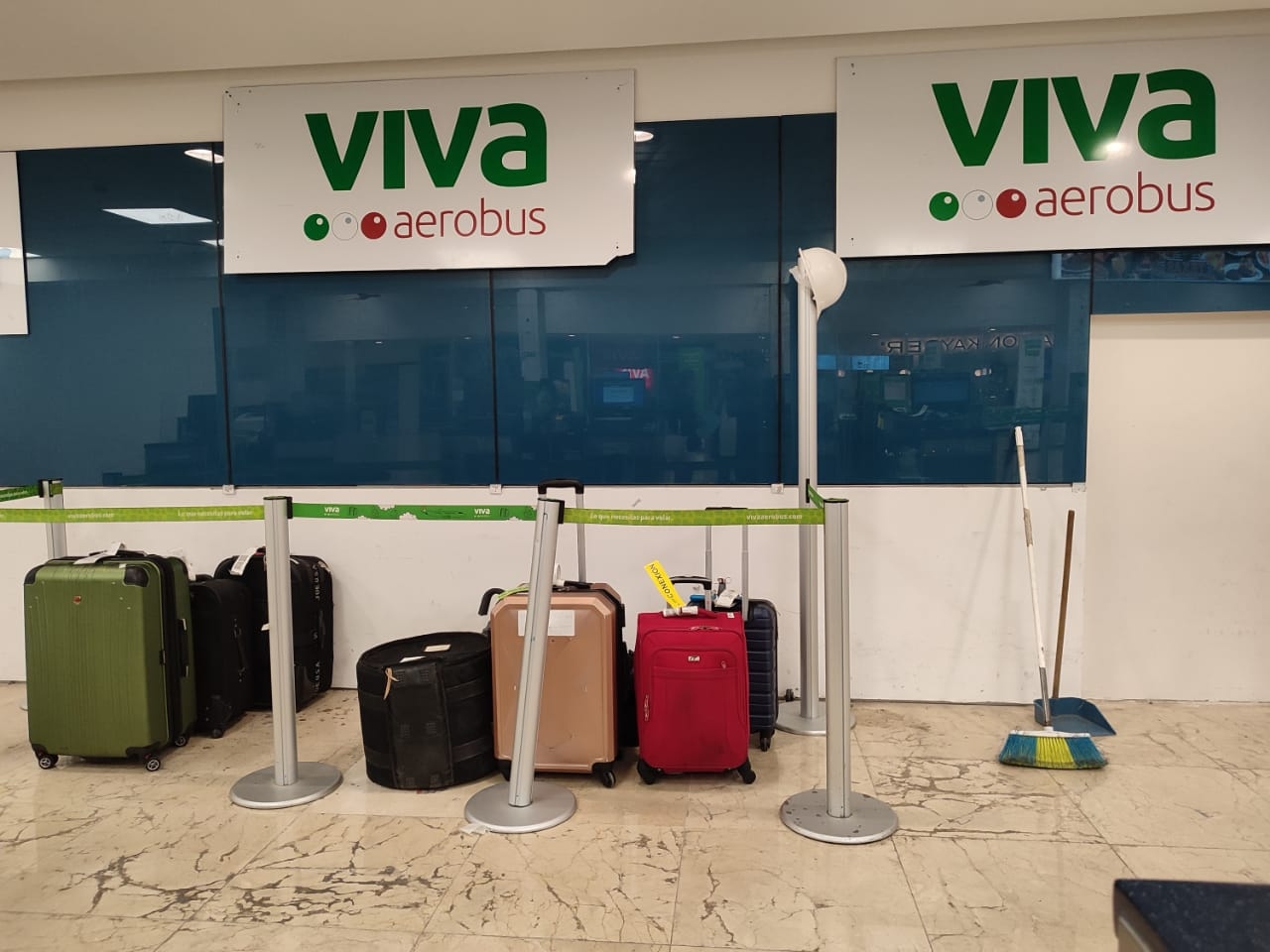 Turista denuncia a VivaAerobus tras extraviar su equipaje desde hace 5 días en Mérida