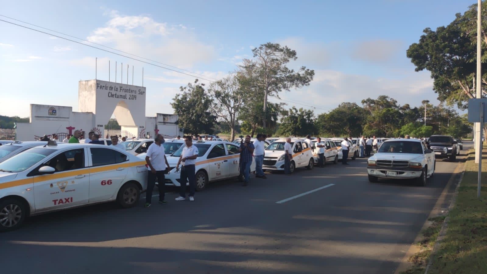 Taxistas de Chetumal se unen a manifestación contra ingreso de Uber a Quintana Roo