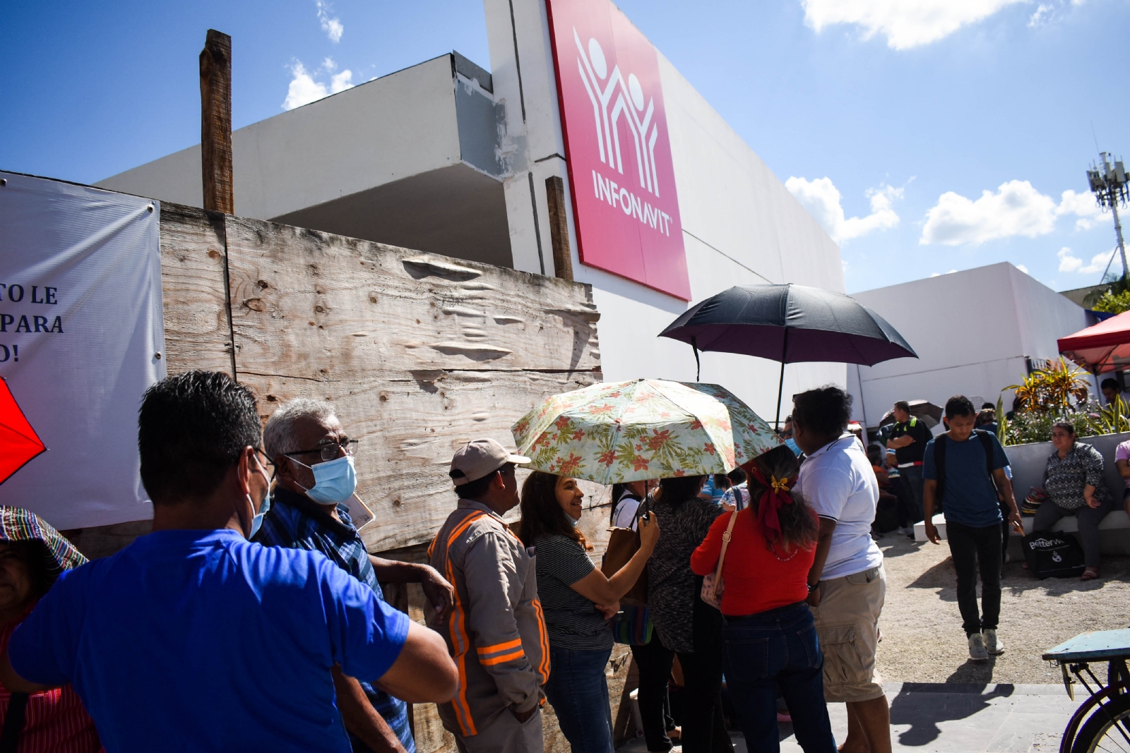 Yucatecos podrán realizar el cambio de crédito a pesos hasta febrero: Infonavit