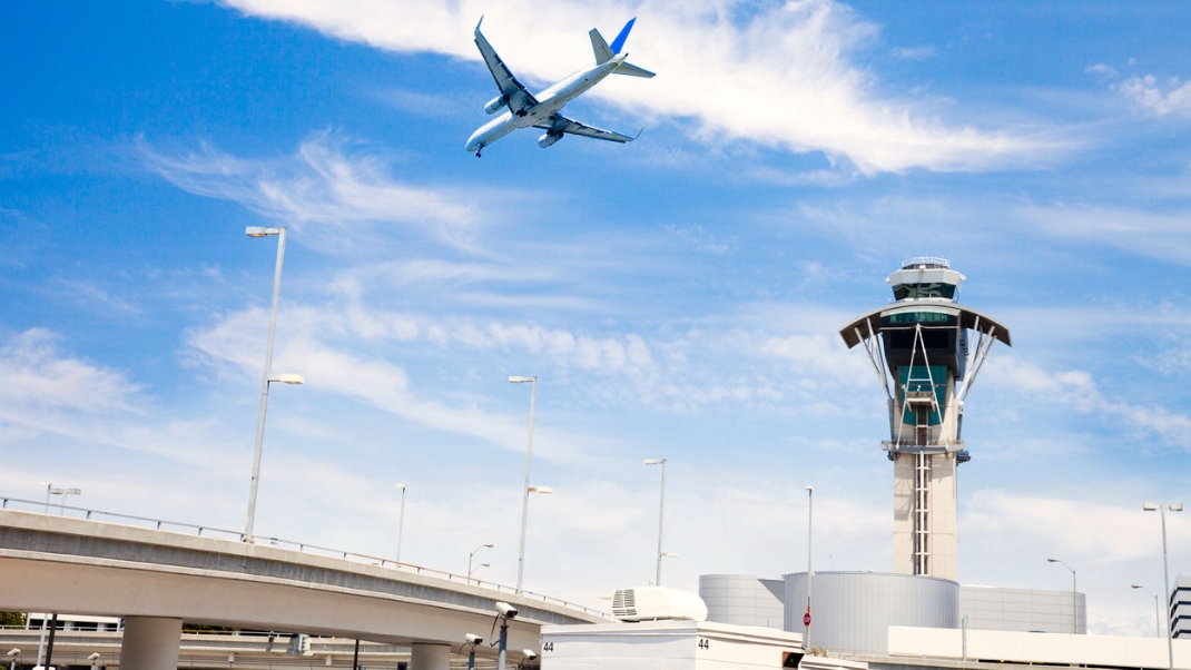 Las operaciones normales de tráfico aéreo se reanudan gradualmente en los EE.UU