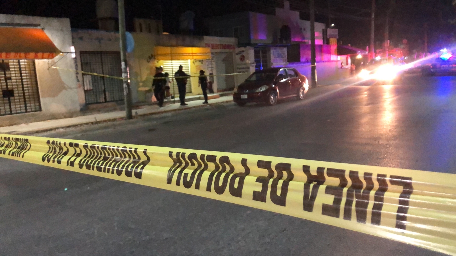 Matan a balazos a un hombre al interior de una papelería en Cancún