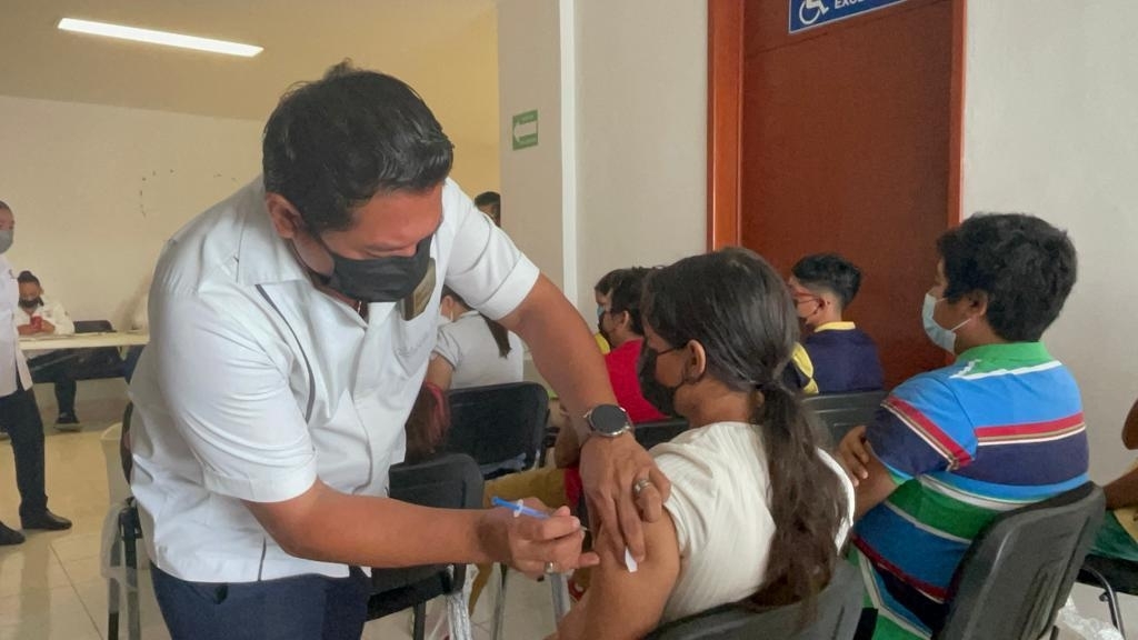 Inicia jornada de vacunación contra COVID-19 para menores de edad en Ciudad del Carmen