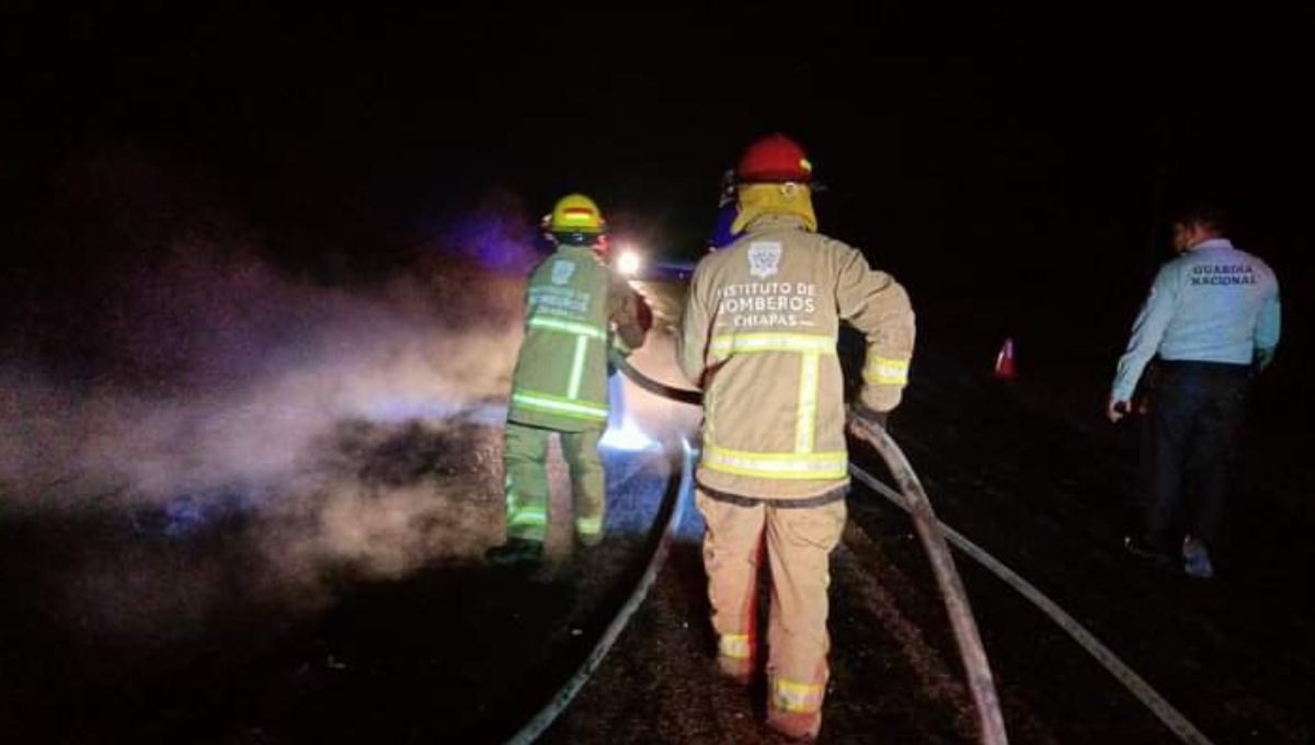 Contenedor de gasolina se incendia en la carretera Escárcega-Champotón