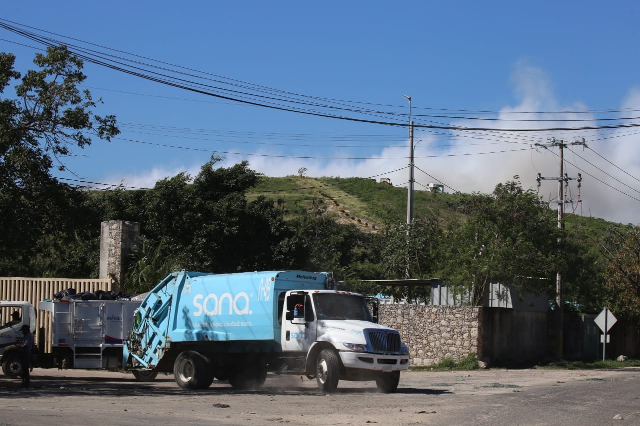 Incendio en el basurero de Mérida cumple 30 horas; reportan daños a vecinos de Chalmuch