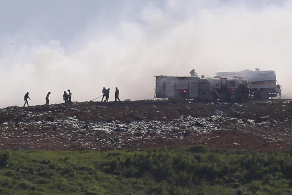 Continúan ños trabajos para sofocar por completo el incendio en el basurero de Mérida