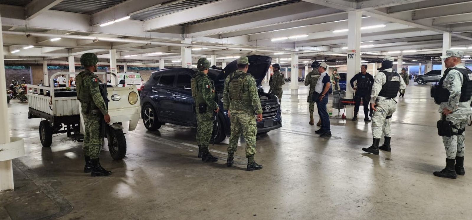 Guardia Nacional recupera auto robado dentro de supermercado en Cozumel