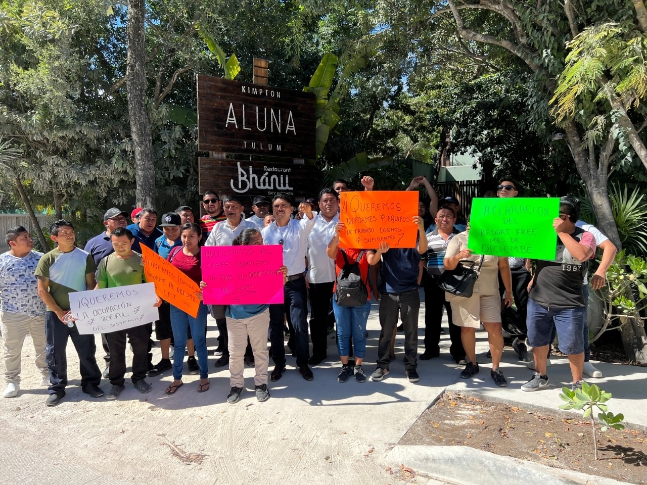 Empleados del Hotel Aluna en Tulum se manifiestan por el pago de propinas