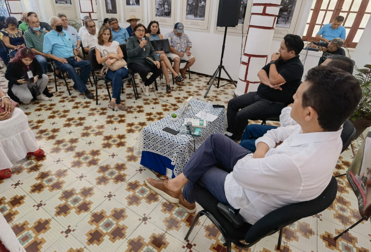 Vecinos narran sus 'Memorias de la colonia Alemán' de Mérida para un libro