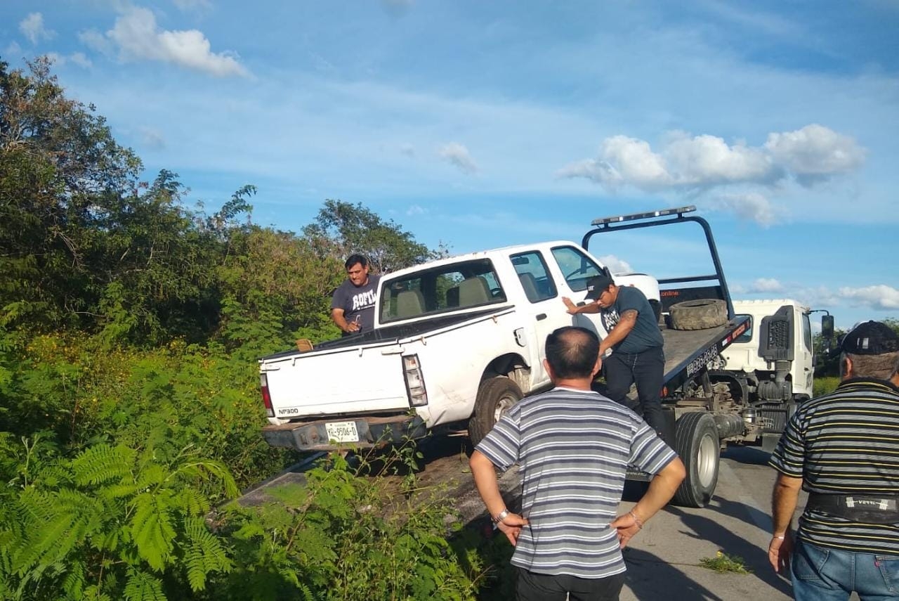 Coreano resulta lesionado tras perder el control en la carretera Mérida-Tizimín