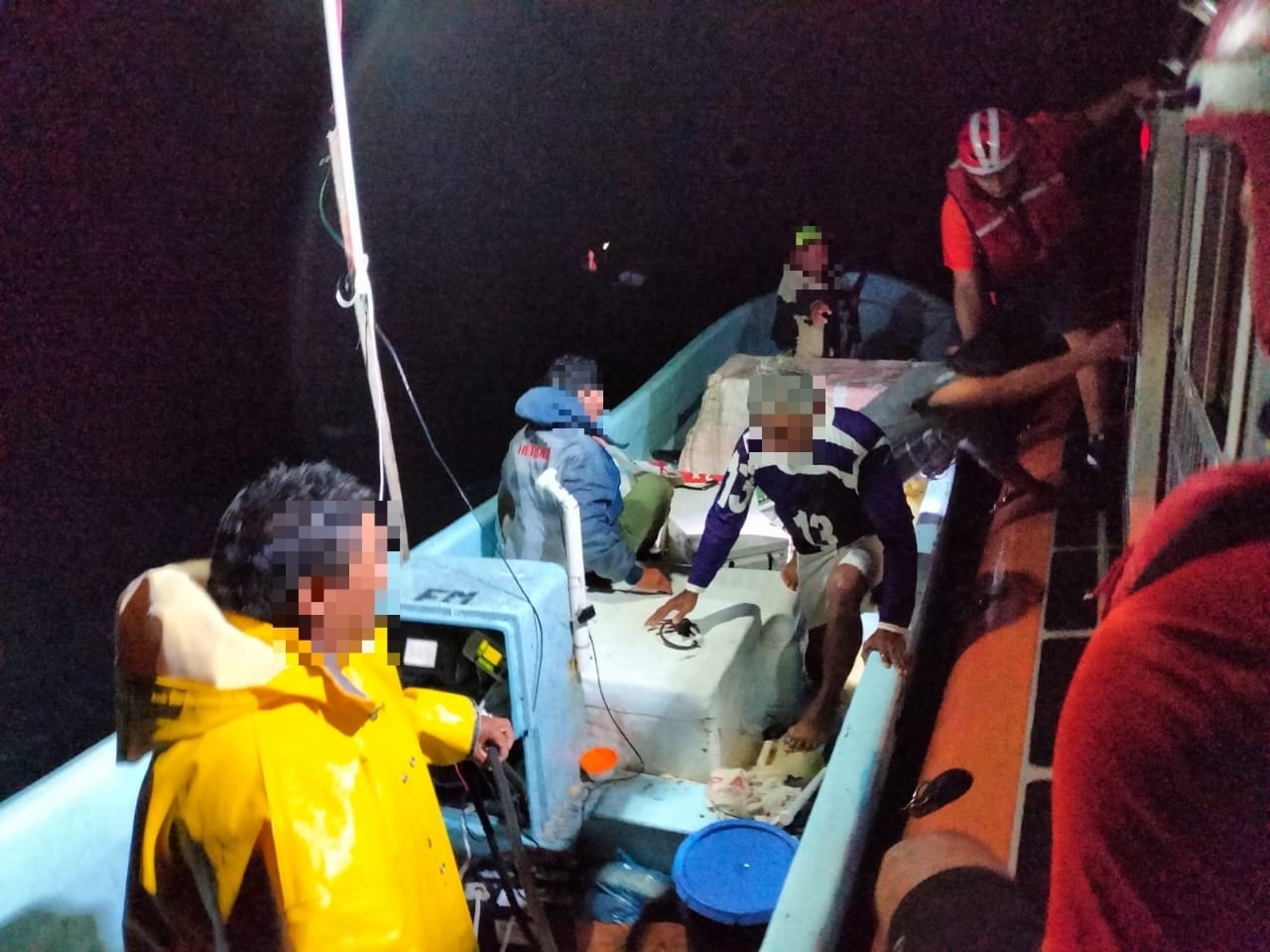 Tres pescadores fueron rescatados esta noche luego de encontrarse a la deriva en Progreso