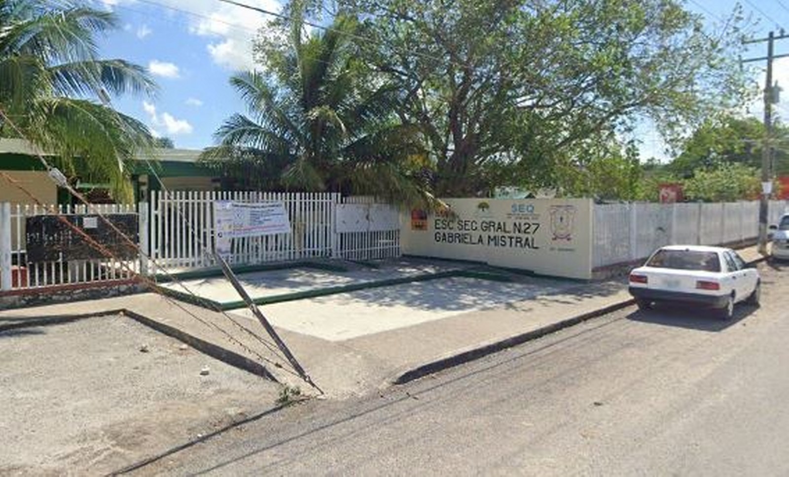 Investigan una secundaria en Cancún por constantes riñas
