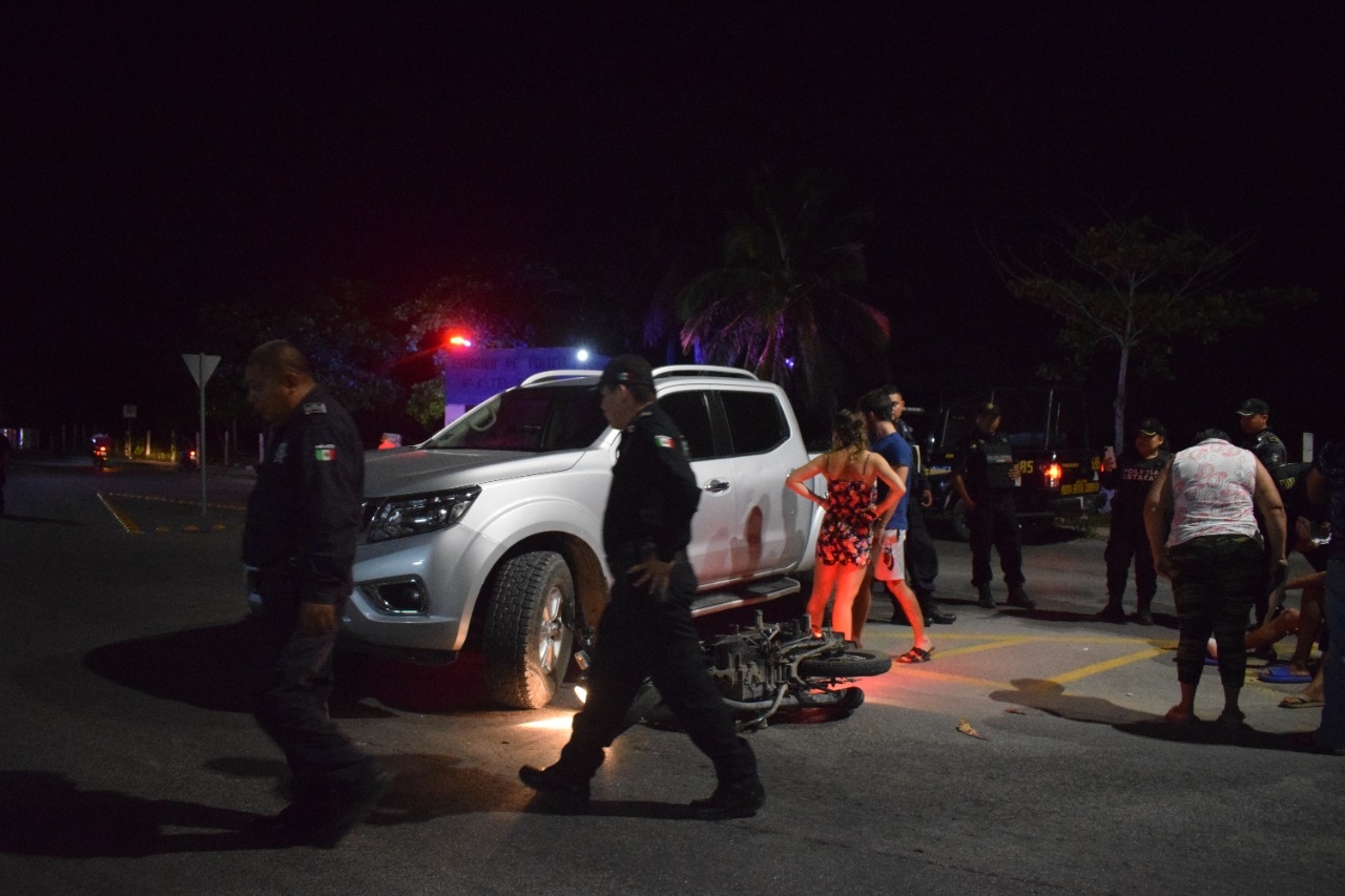 Camioneta impacta contra un motociclista en Progreso; hay un lesionado