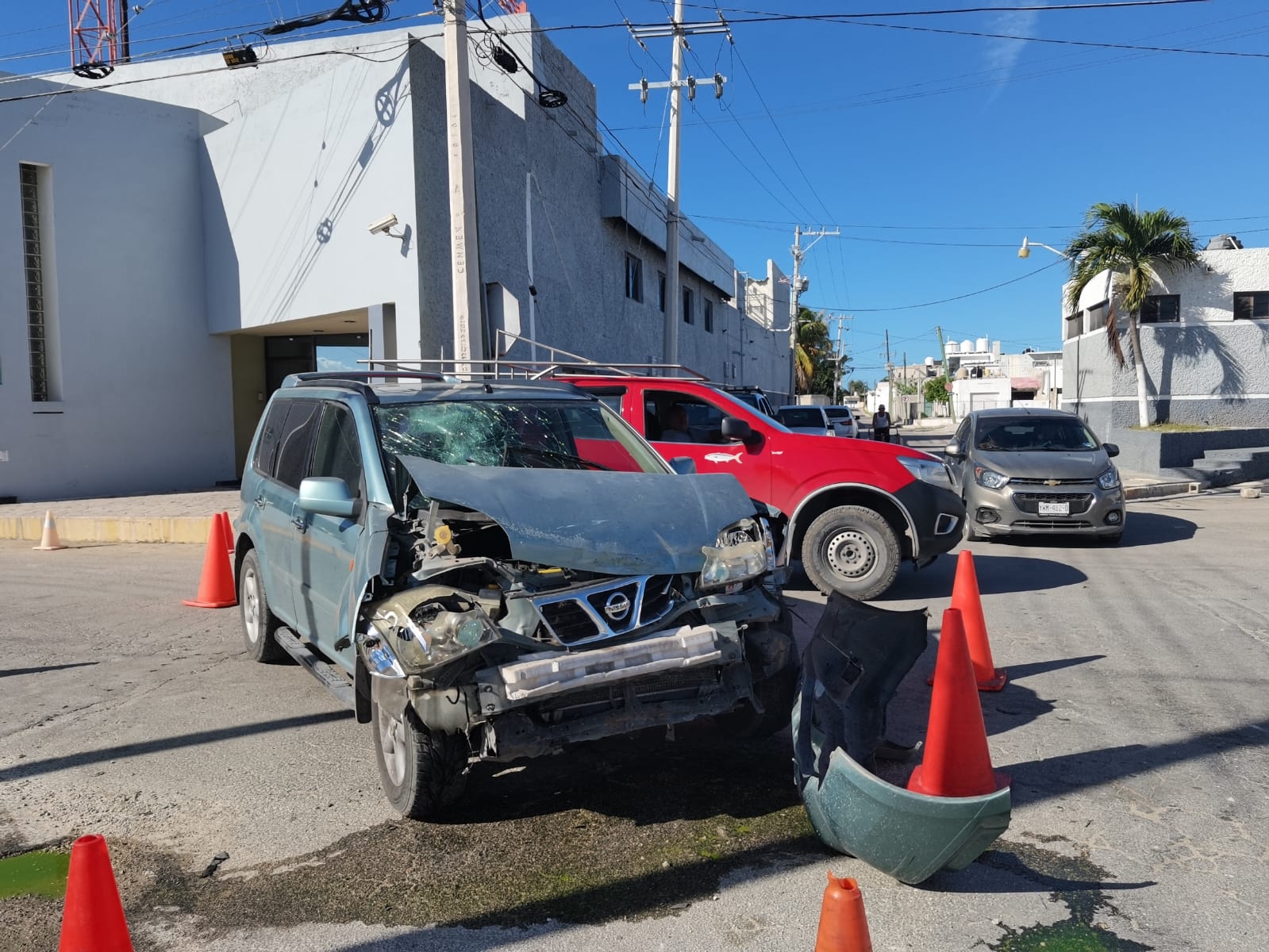 Conductor de Michoacán provoca aparatoso choque en Progreso