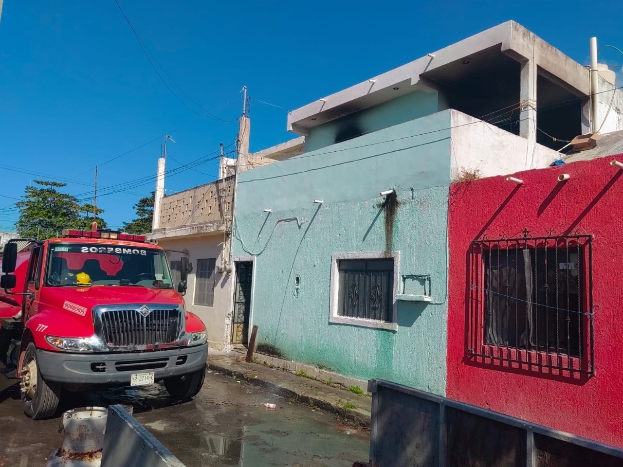 Casa se incendia por un presunto cortocircuito en Progreso