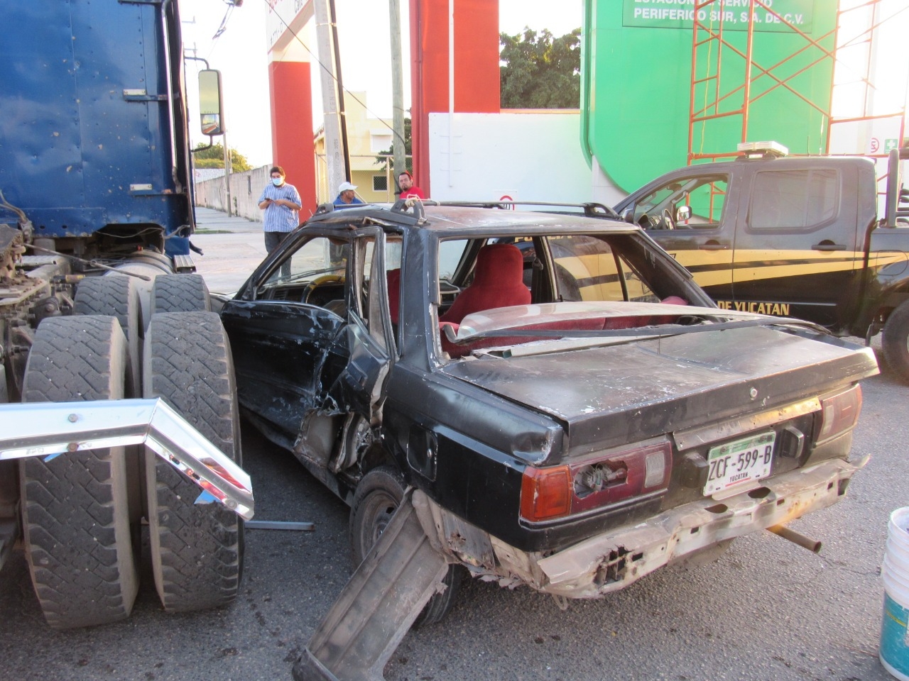 Encarcelan a trailero por arrastrar un vehículo por más de 1 km en Mérida
