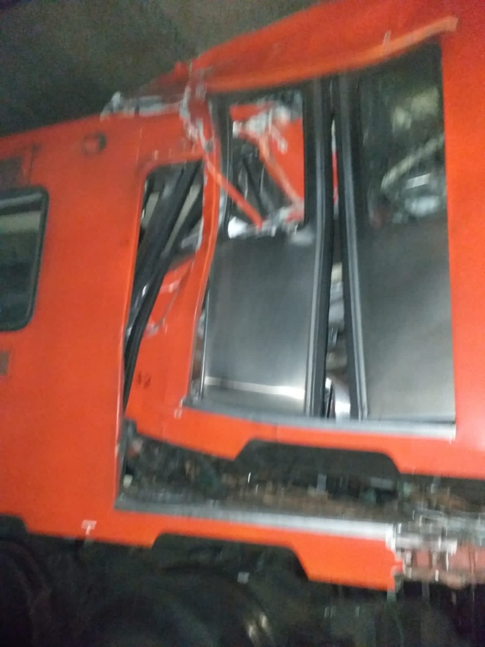 Reportan choque de vagones en la estación La Raza del Metro
