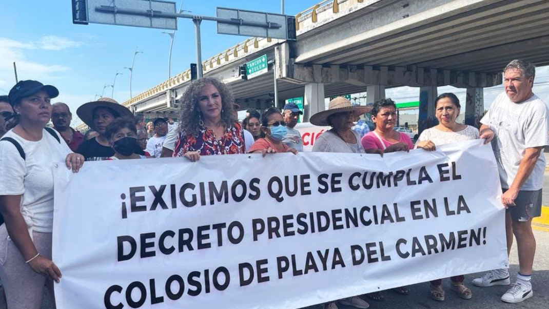 Hermanos Beristain bloquean vía Playa del Carmen-Cancún