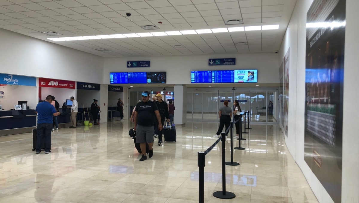 Vuelo de VivaAerobus retrasa cuatro horas su llegada al aeropuerto de Mérida este domingo