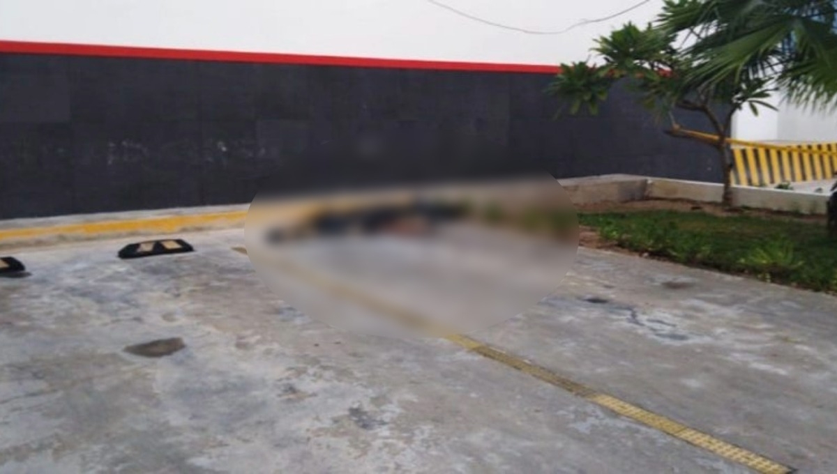 Muere abuelito en el estacionamiento de un Dunosusa al Sur de Mérida