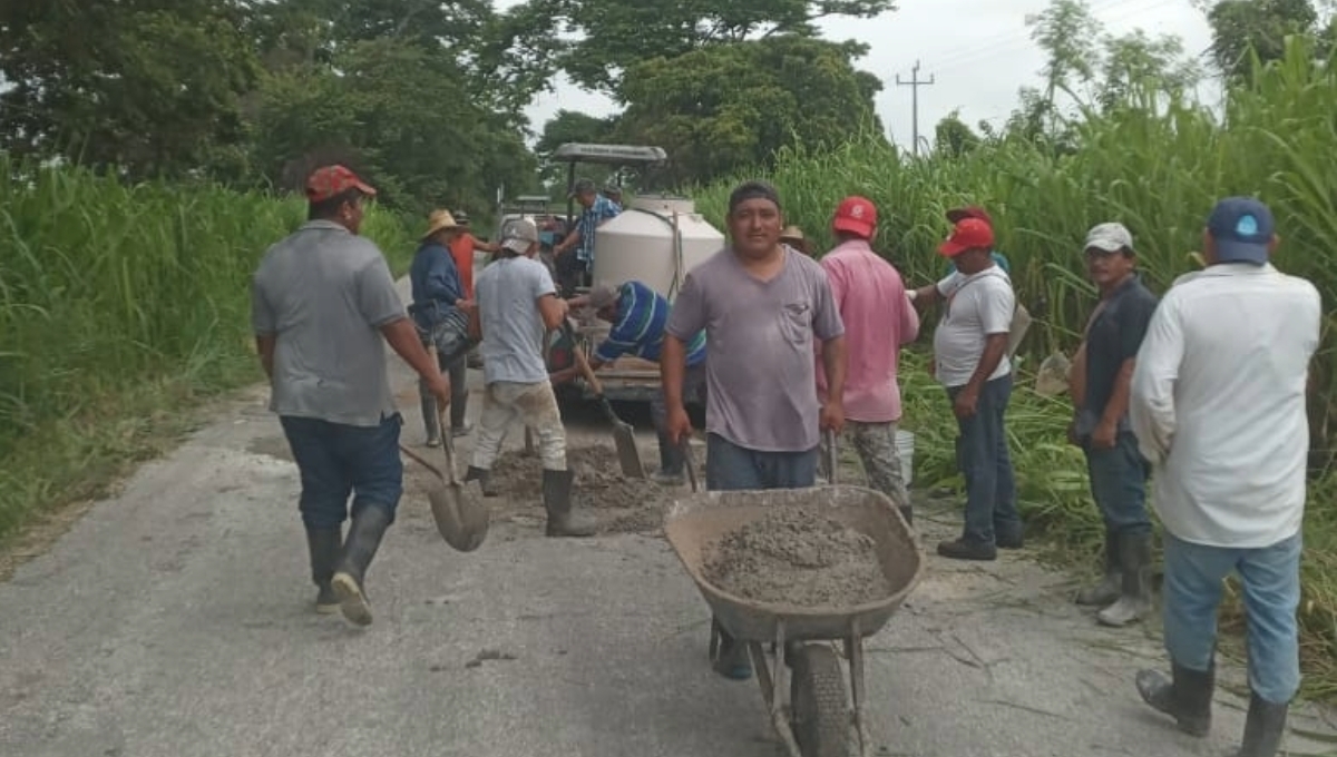 Comunidades de Escárcega hacen 'coperacha' para reparar calles principales