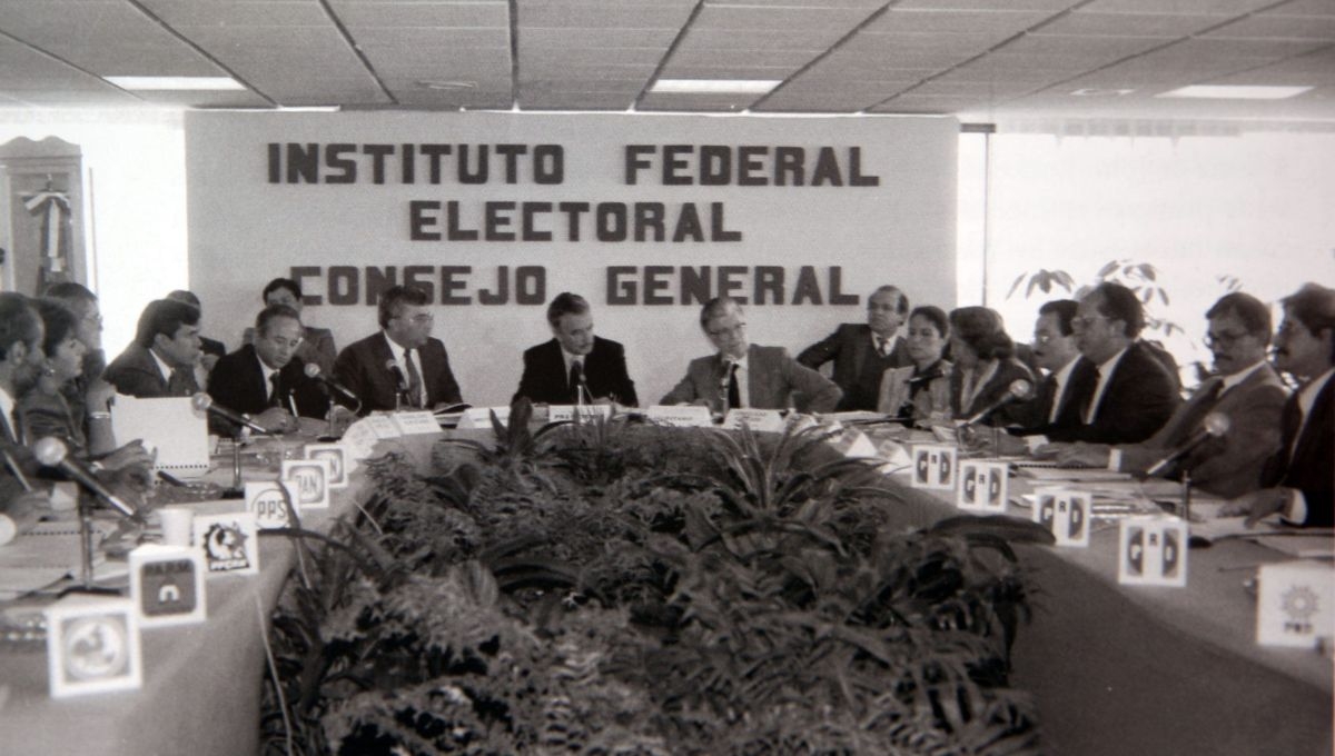 El 11 de octubre de 1990 se creo el Instituto federal Electoral (IFE)