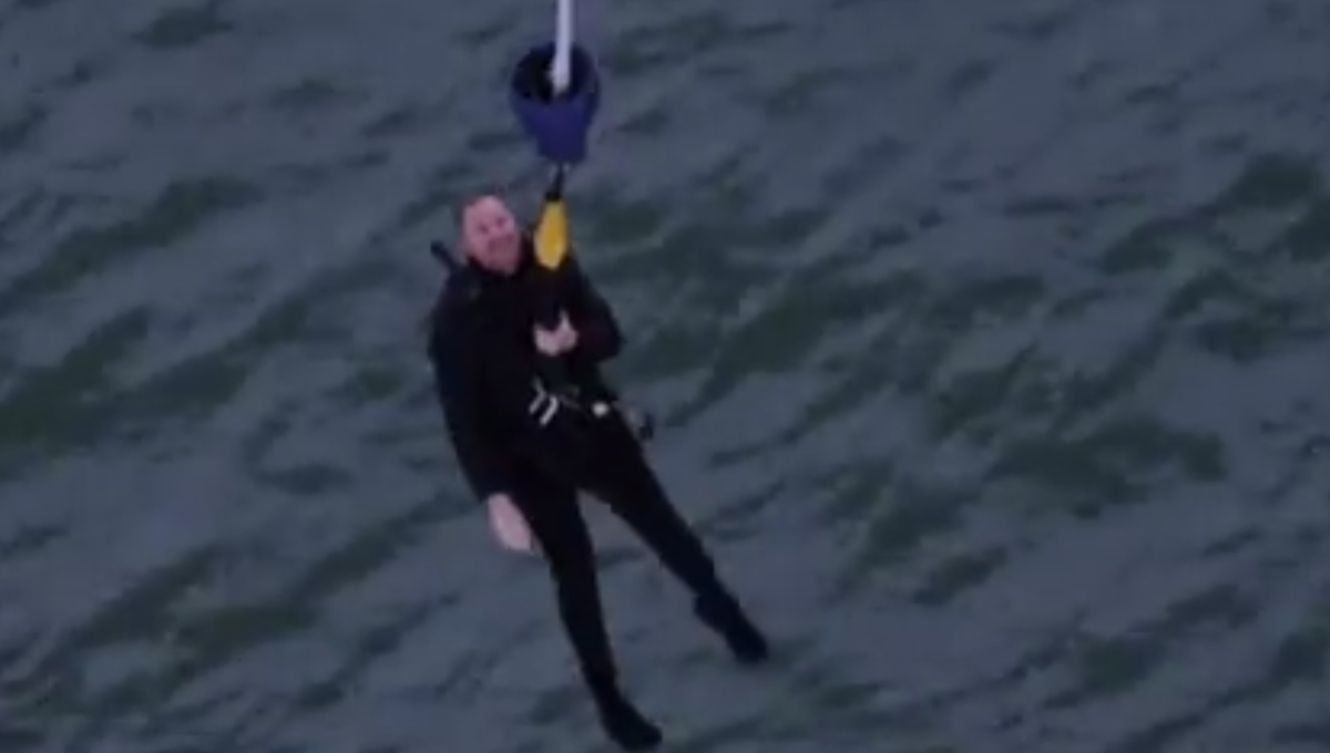Hombre salta 941 veces de un puente y rompe récord mundial