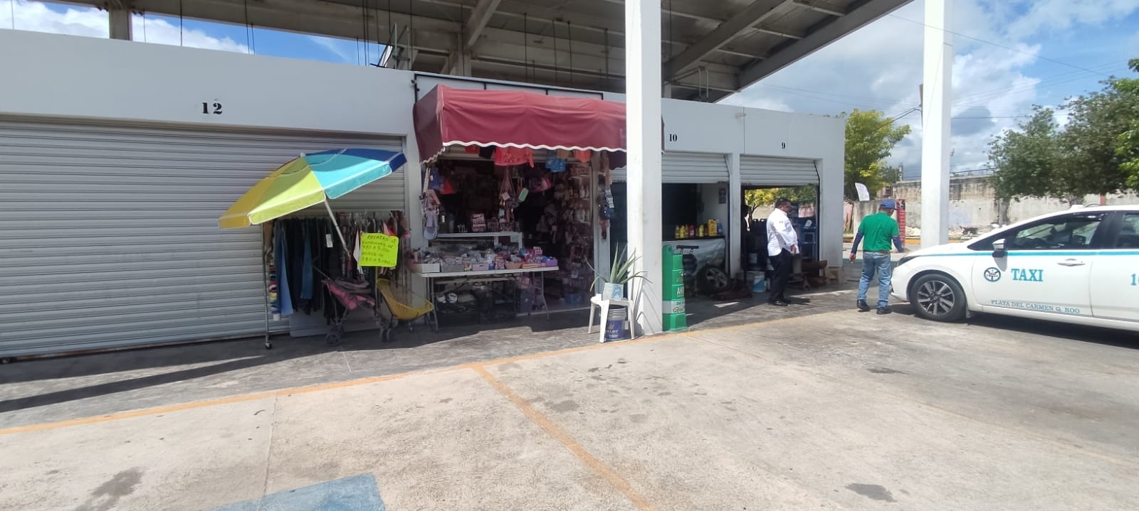 Comerciantes del mercado en Playa del Carmen resisten a pesar de bajas ventas