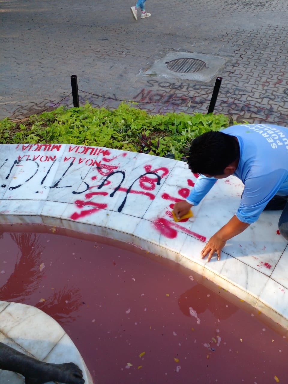 Vandalismo en Playa del Carmen: Habitantes dañan monumentos y fuentes