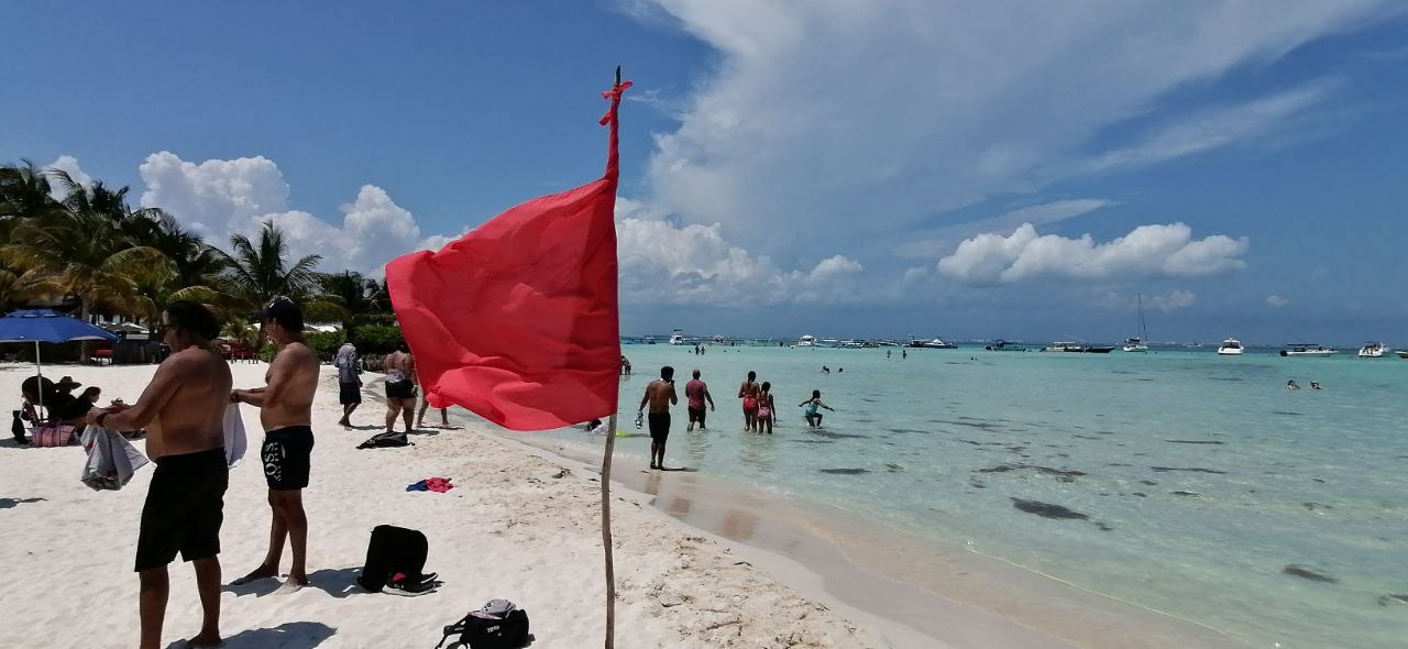 Cierran la navegación en Isla Mujeres por el Frente Frío 5
