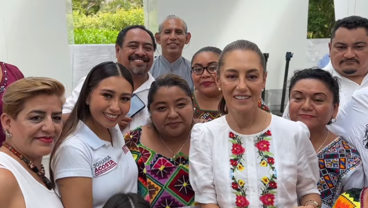Claudia Sheinbaum saludó a sus seguidores a su llegada a Quintana Roo