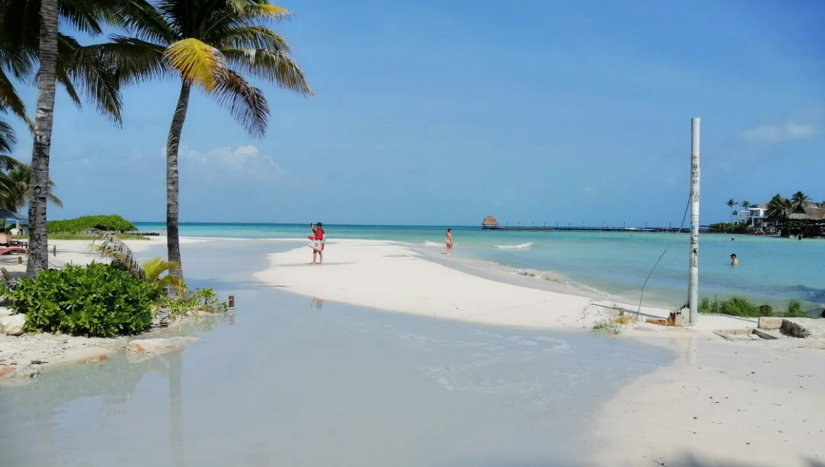Vientos secos dejan sin arena las playas de Isla Mujeres