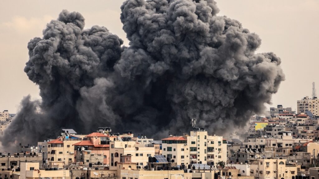 Israel pide abandonar norte de Gaza de manera urgente