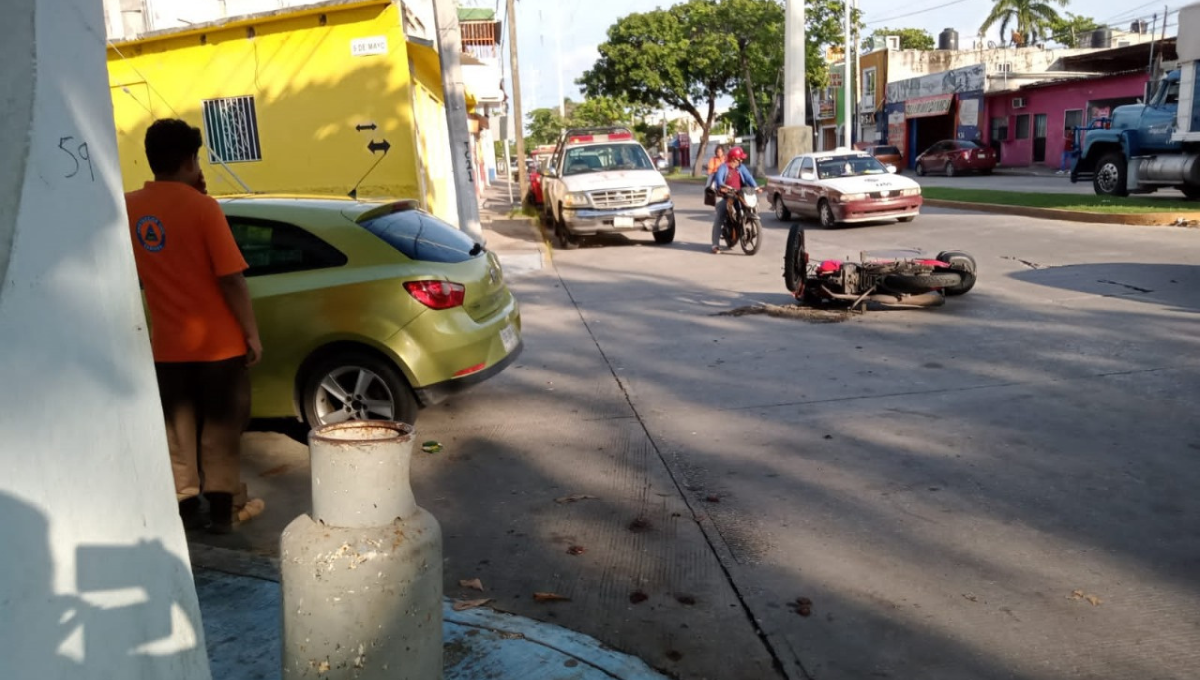 Conductor veracruzano impacta a un motociclista en Ciudad del Carmen