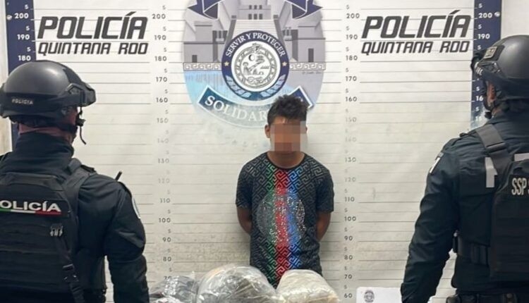 Detienen a menor de edad en Playa del Carmen con 580 dosis de droga y un arma de fuego