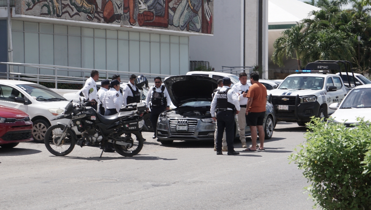 Aseguran en Campeche auto de lujo con reporte de robo en Coahuila