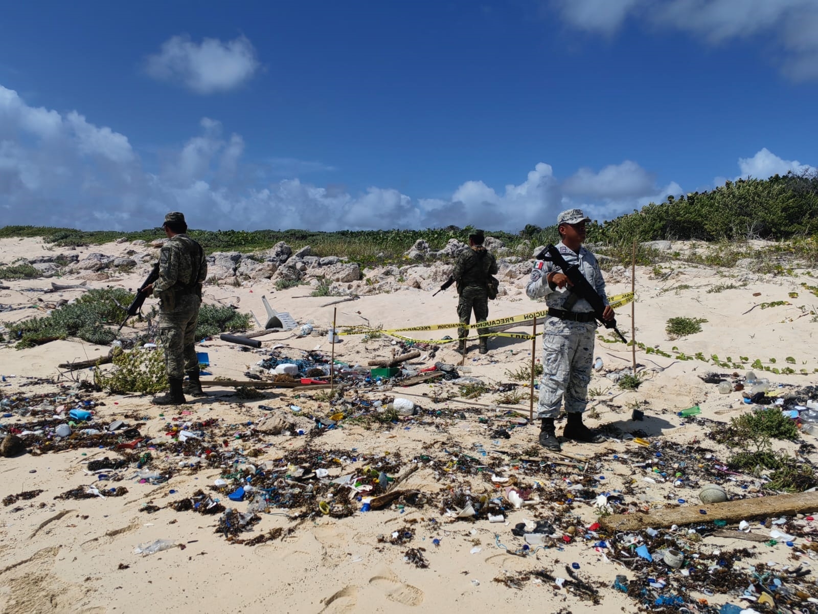 Guardia Nacional y Ejército aseguran paquete de droga en Cozumel